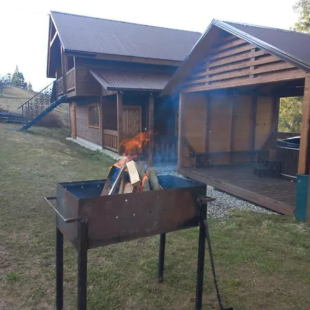 на горі אכסניה